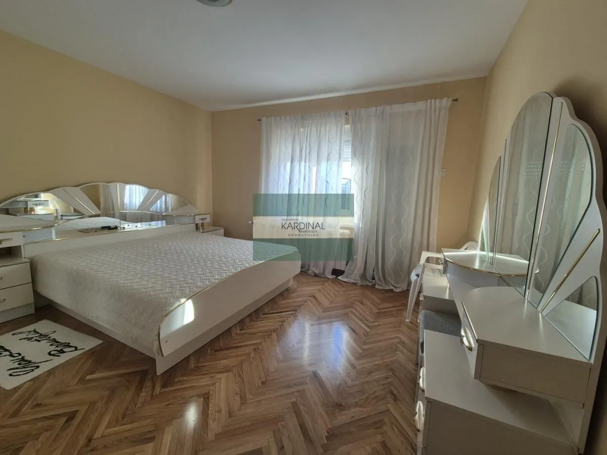 Prodaja, kuća, 379m², Trnava, Jagodina