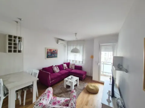 Izdavanje, jednosoban stan, 45m², City Kvart, Podgorica