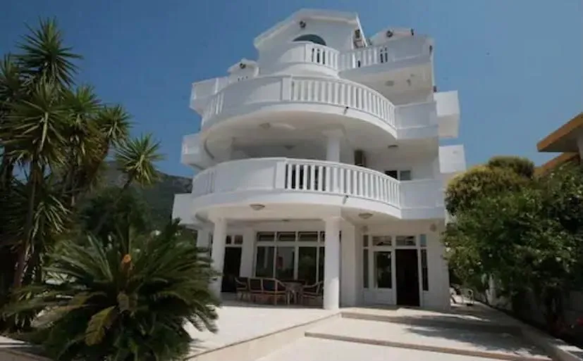 Sale, hospitality venue, 1500m², Centar, Budva