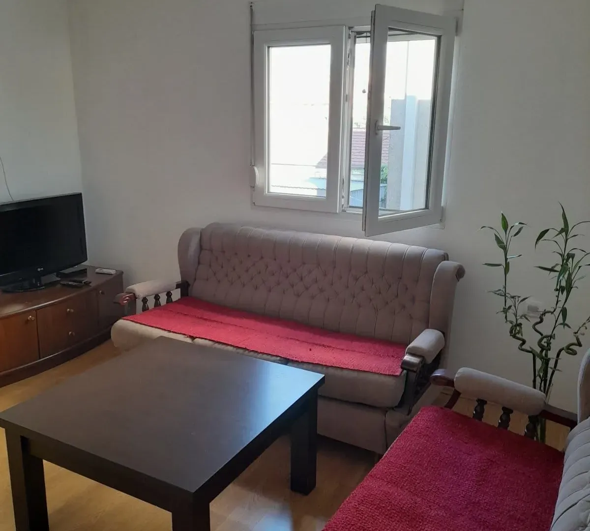 Izdavanje, dvosoban stan, 59m², Zagorič, Podgorica