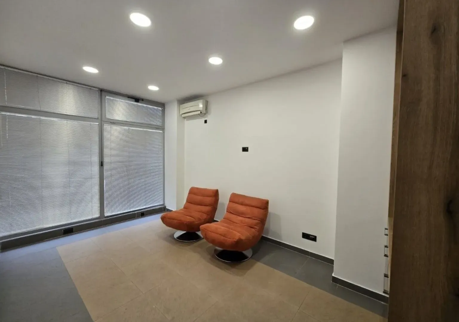 Rent, office space, 60m², Blok 9, Podgorica