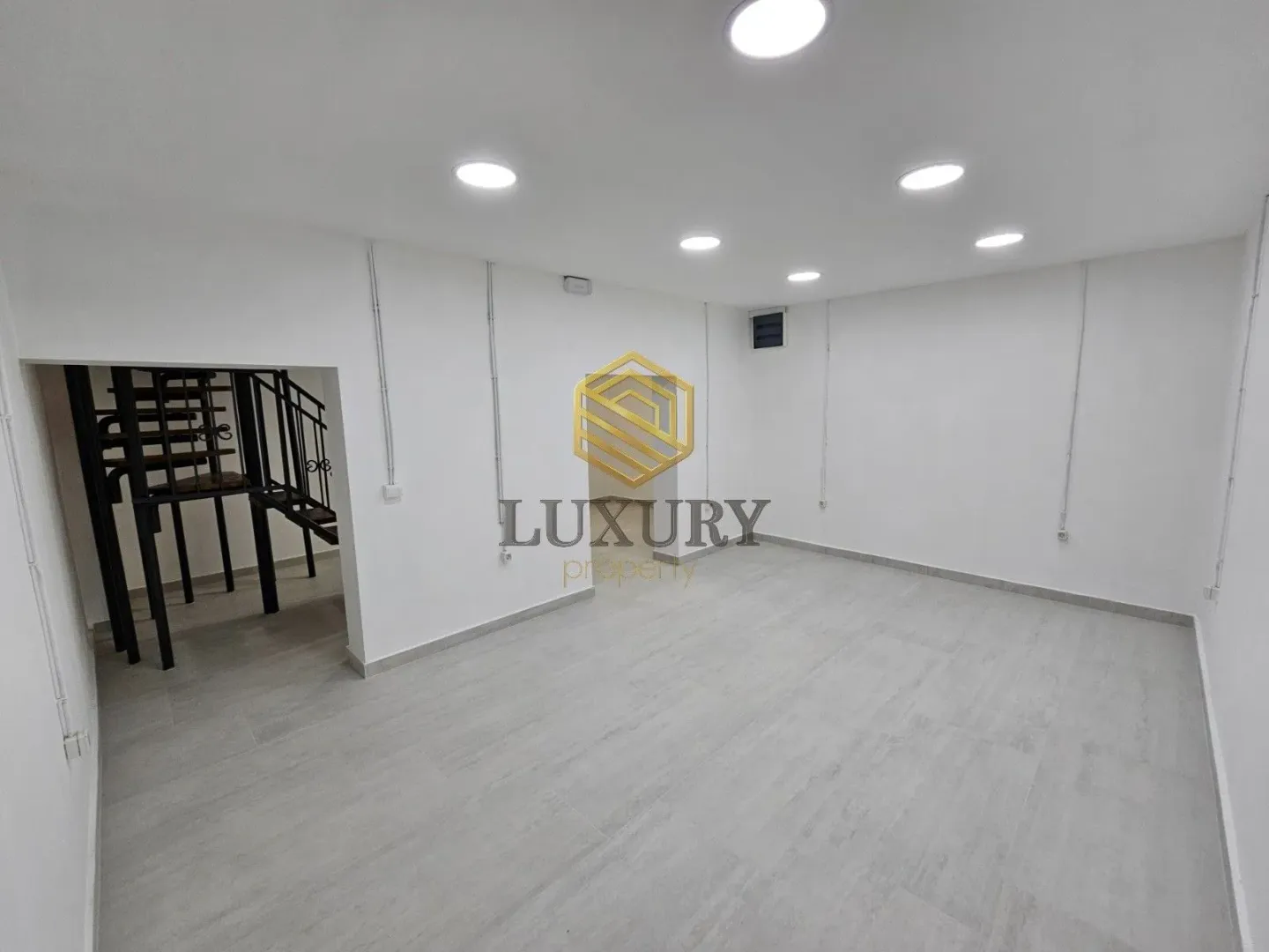 Izdavanje, dvosoban stan, 66m², Pejton, Podgorica