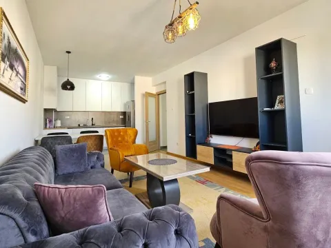 Izdavanje, jednosoban stan, 70m², Pobrežje, Podgorica - image 2