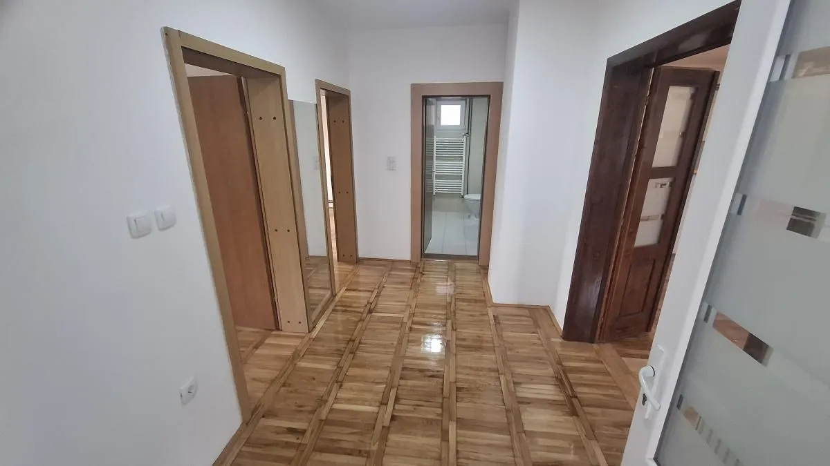 Izdavanje, trosoban stan, 100m², Veternička rampa, Novi Sad Sve Podlokacije