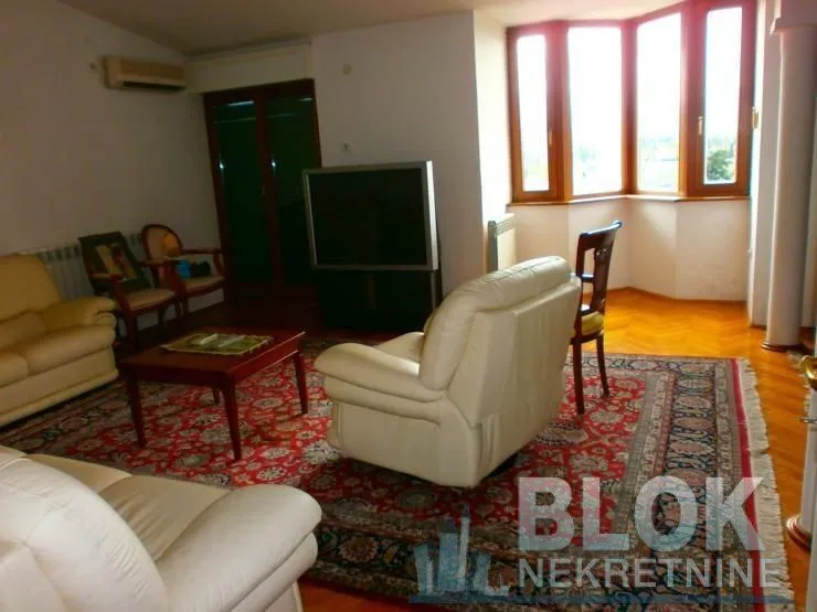 Izdavanje, trosoban stan, 122m², Gorica C, Podgorica