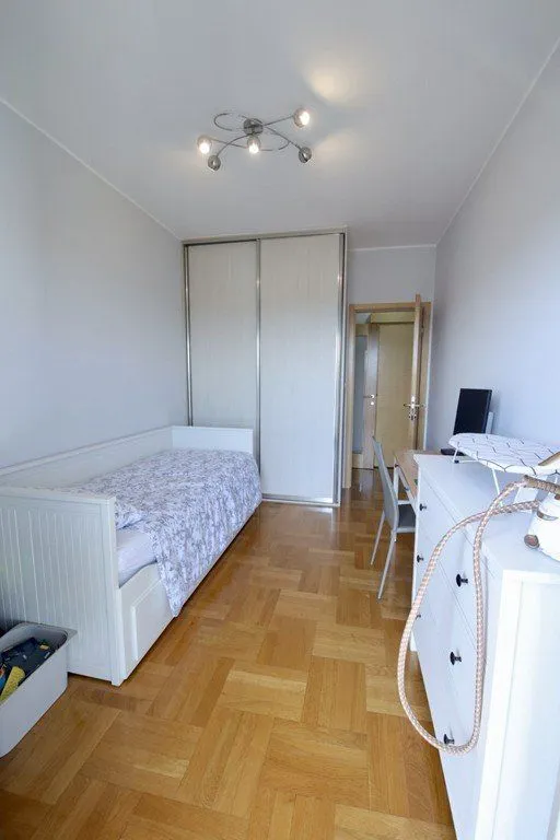Izdavanje, dvosoban stan, 65m², Blok 6, Podgorica