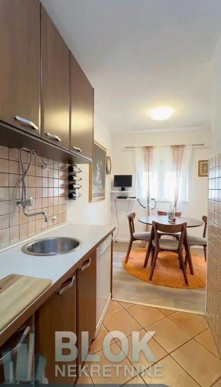 Izdavanje, trosoban stan, 110m², Preko Morače, Podgorica