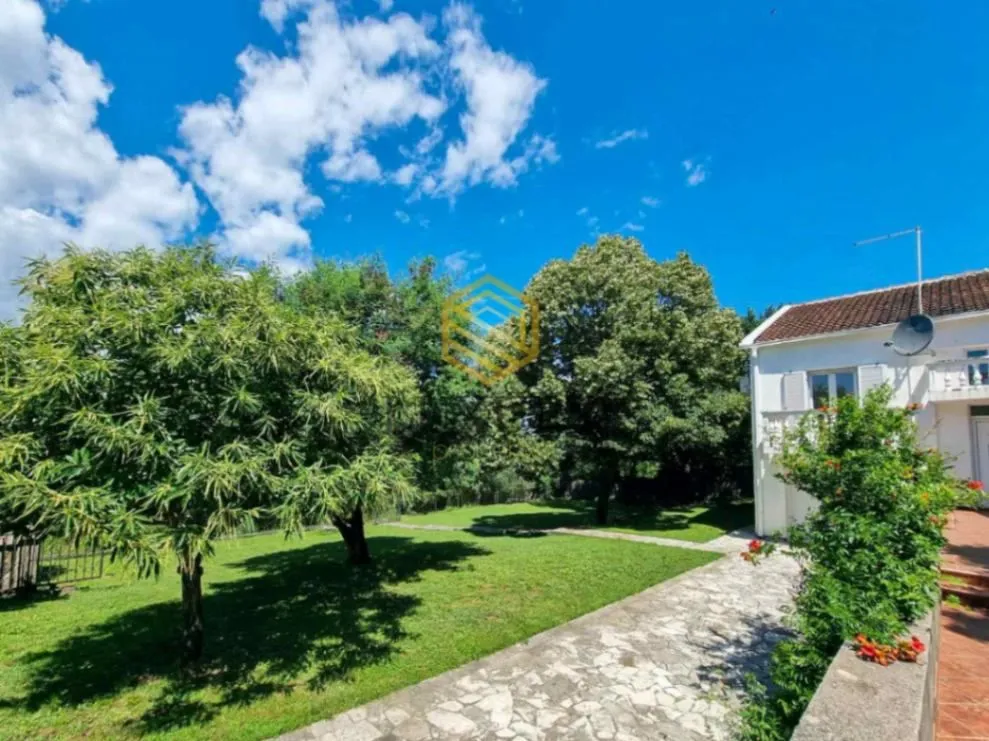 Rent, house, 250m², Mareza, Podgorica