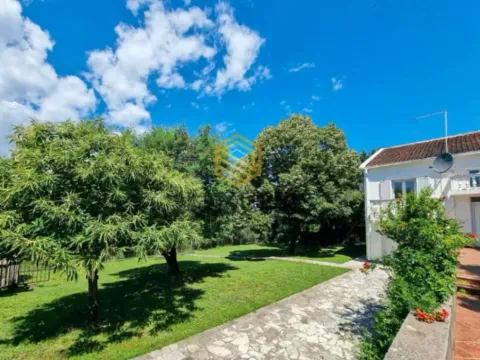 Izdavanje, kuća, 250m², Mareza, Podgorica - image 9