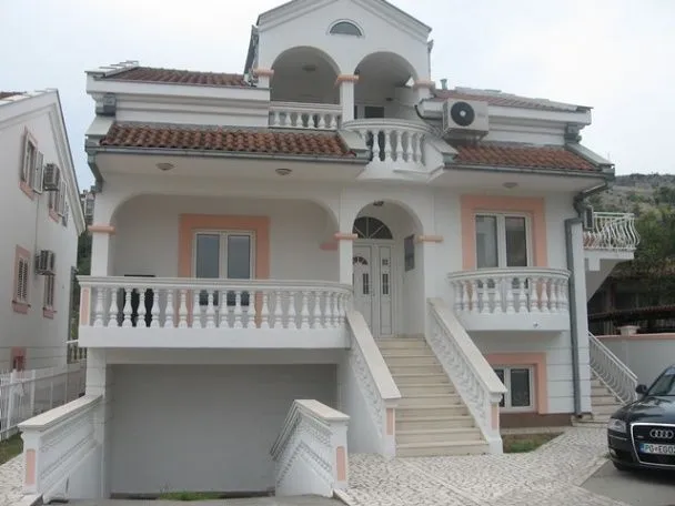 Izdavanje, poslovni prostor, 350m², Preko Morače, Podgorica