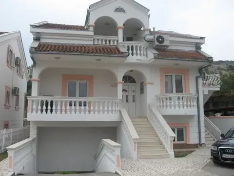 Izdavanje, poslovni prostor, 350m², Preko Morače, Podgorica - image 1