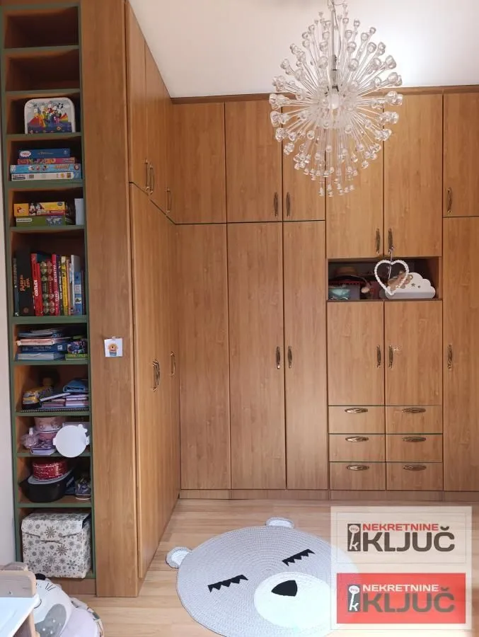 Prodaja, četvorosoban stan, 95m², Centar, Novi Sad
