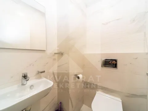 Izdavanje, dvosoban stan, 70m², Central Point, Podgorica - image 13