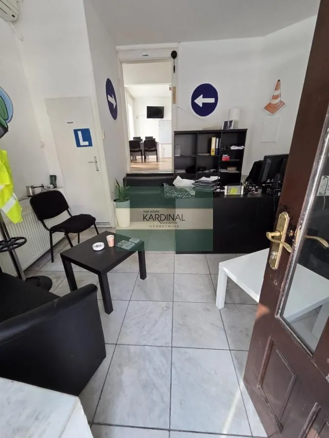 Rent, office space, 49m², Vašarište, Kragujevac