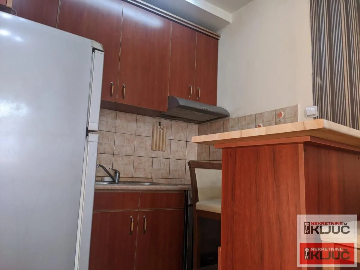 Izdavanje, dvosoban stan, 47m², Bulevar Oslobodjenja, Novi Sad Sve Podlokacije