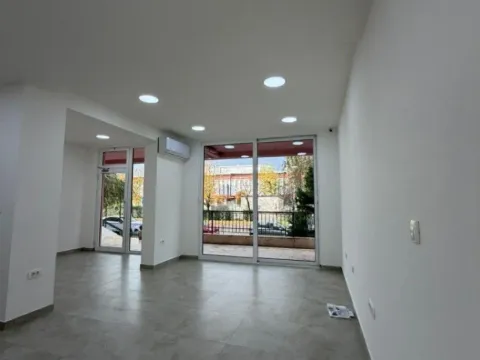 Izdavanje, poslovni prostor, 57m², Krivi Most, Podgorica - image 3