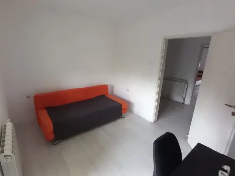 Izdavanje, kuća, 200m², Tološi, Podgorica - image 11