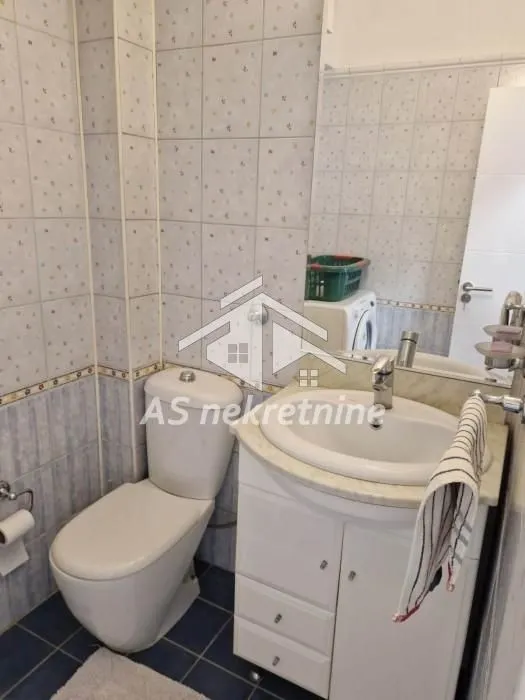 Izdavanje, četvorosoban stan, 102m², Vračar Hram, Vračar Sve Podlokacije