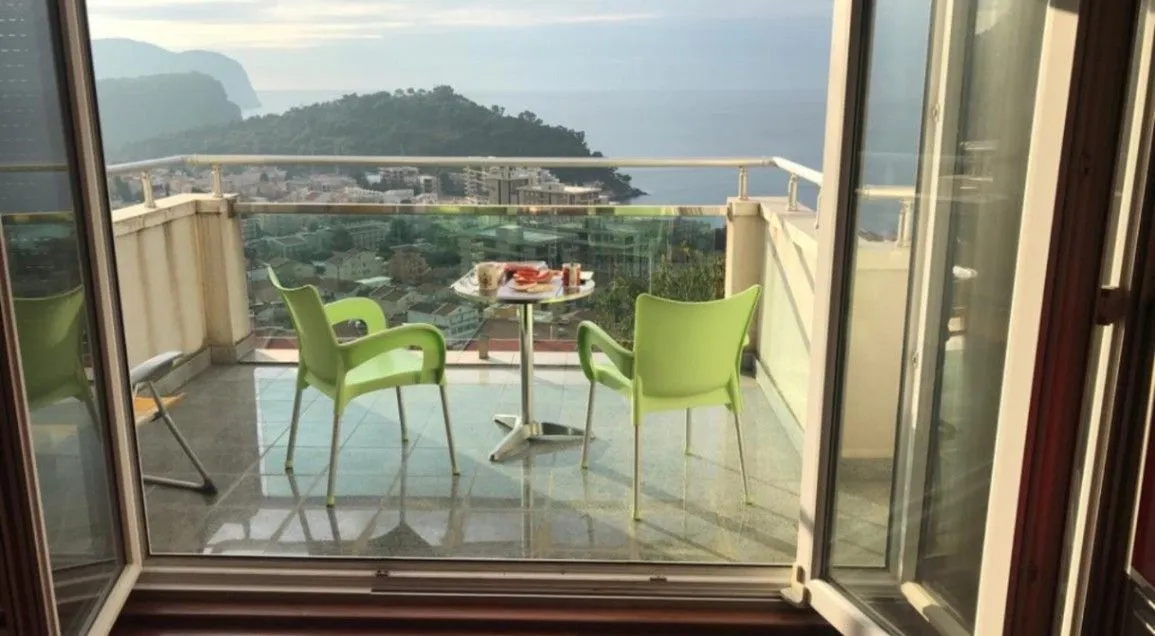 Prodaja, trosoban stan, 140m², Petrovac, Budva