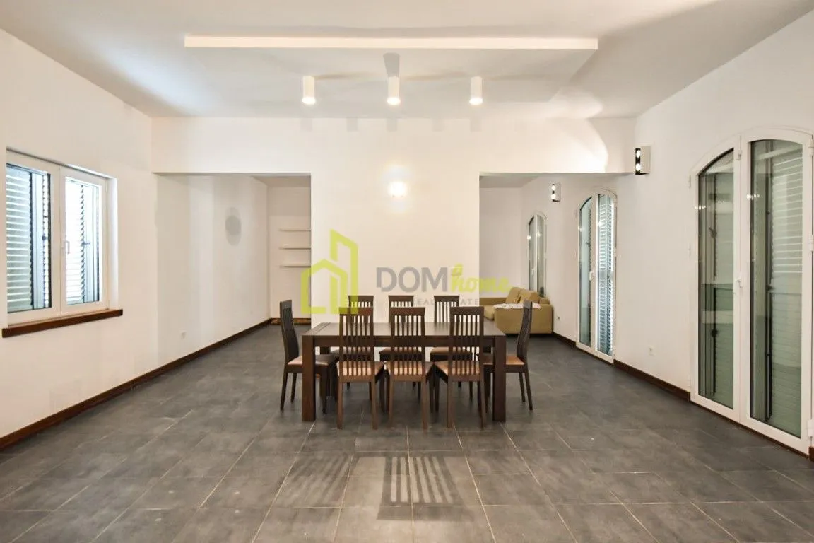Prodaja, kuća, 230m², Mareza, Podgorica