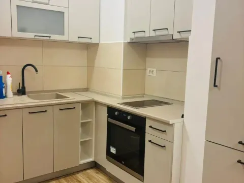 Izdavanje, jednosoban stan, 40m², Centar, Budva - image 5