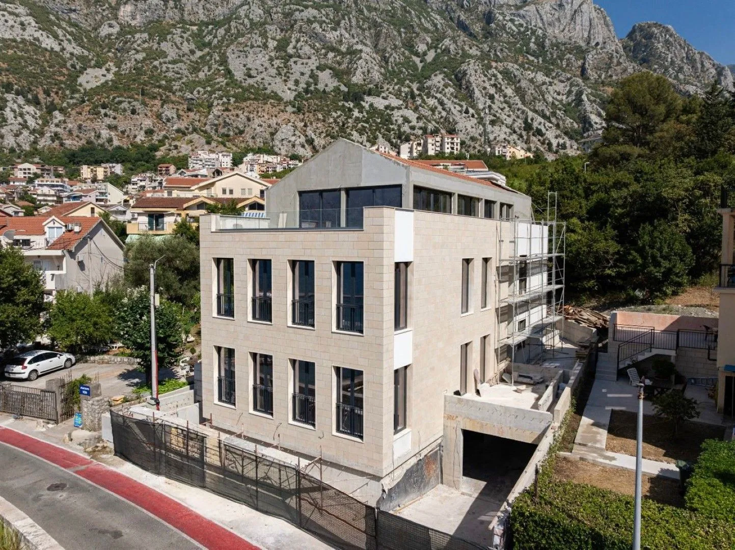 Prodaja, dvosoban stan, 70m², Dobrota, Kotor