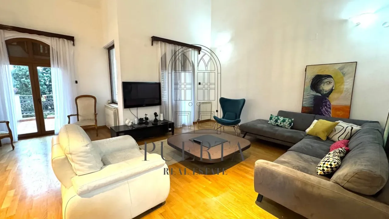 Izdavanje, kuća, 300m², Gorica C, Podgorica