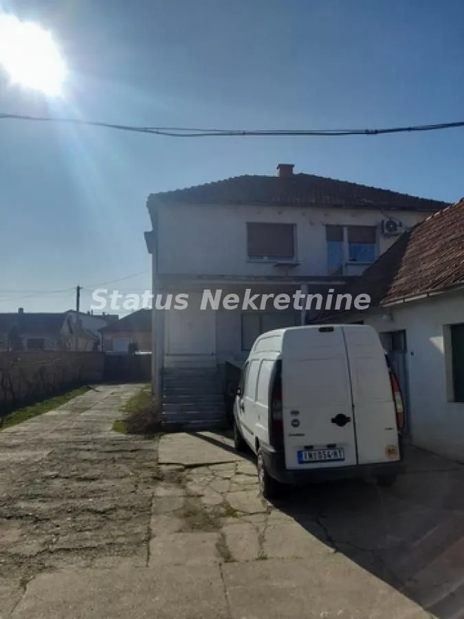 Prodaja, kuća, 180m², Centar, Inđija