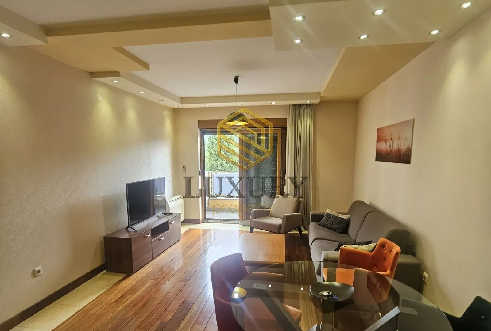 Izdavanje, jednosoban stan, 57m², Centar, Podgorica