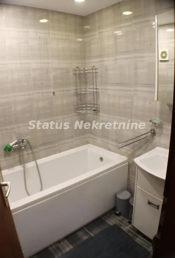 Izdavanje, trosoban stan, 70m², Stari grad, Novi Sad