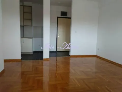 Izdavanje, trosoban stan, 60m², Vukov Spomenik, Zvezdara Sve Podlokacije - image 2