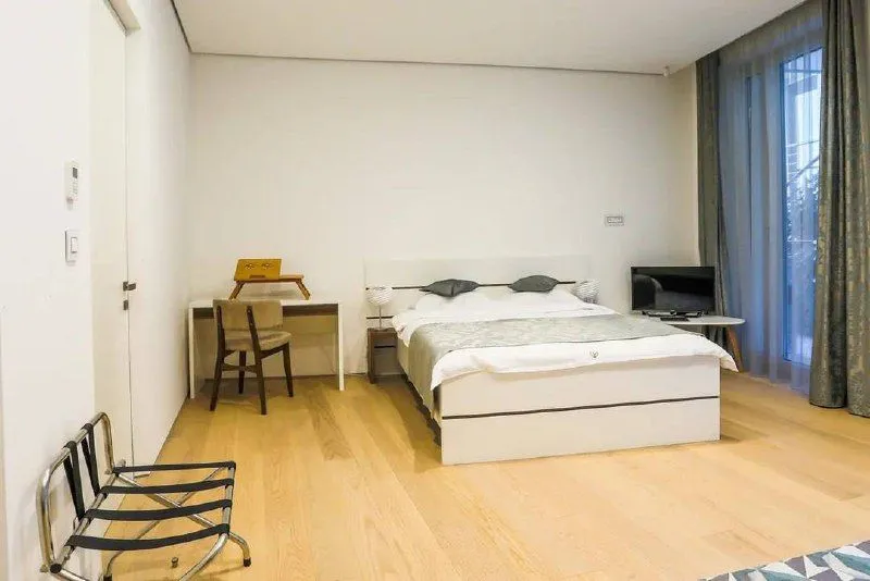 Rent, two bedroom apartment, 182m², Dukley Gardens, Budva
