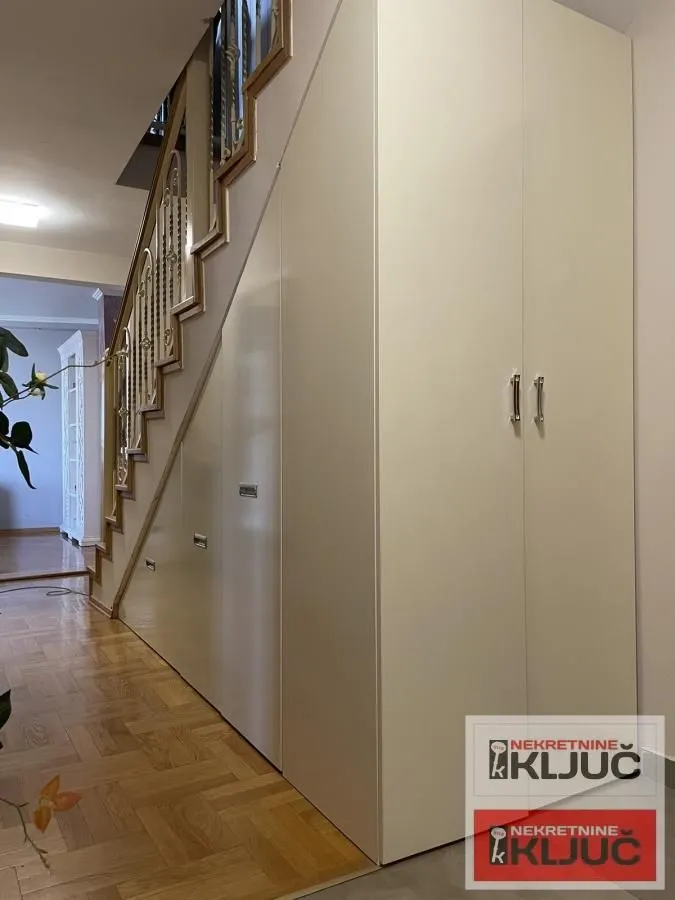 Prodaja, četvorosoban stan, 124m², Grbavica, Novi Sad Sve Podlokacije