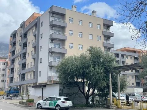 Rent, one bedroom apartment, 45m², Budva, Crna Gora - image 6