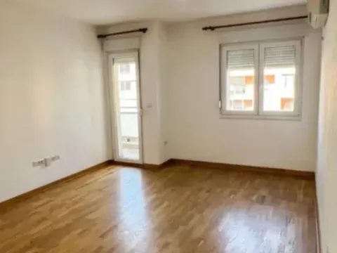 Izdavanje, jednosoban stan, 44m², City Kvart, Podgorica - image 2