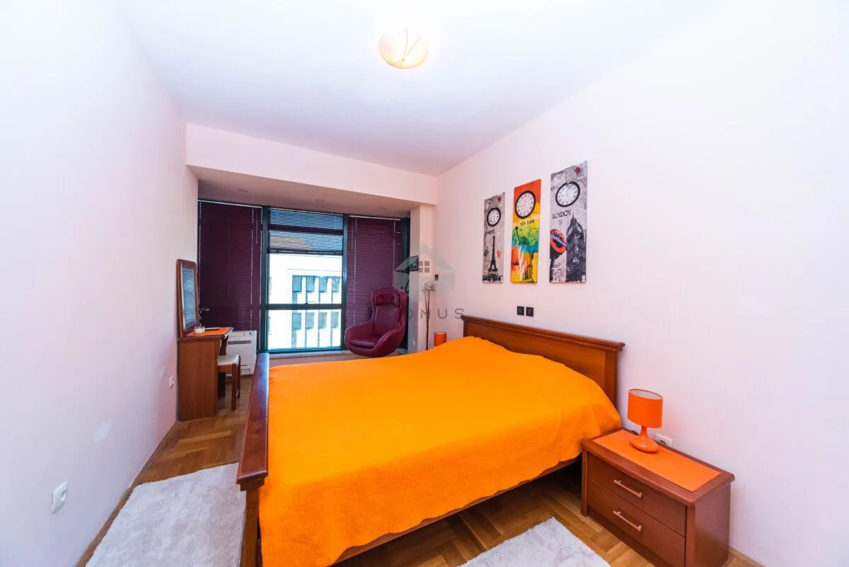 Izdavanje, dvosoban stan, 76m², Centar, Podgorica