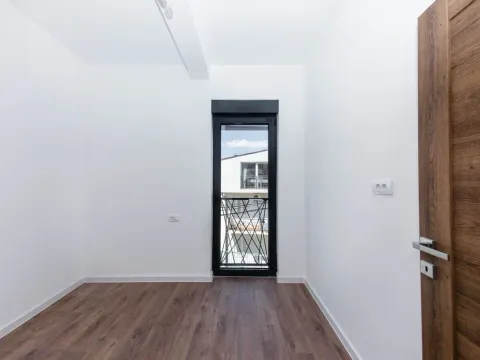 Prodaja, trosoban stan, 82m², Tivat, Crna Gora - image 4