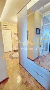 Rent, two bedroom apartment, 62m², Vračar Sve Podlokacije, Beograd - image 9