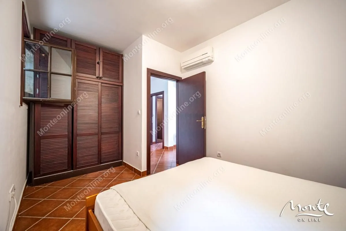 Prodaja, dvosoban stan, 94m², Kostanjica, Kotor