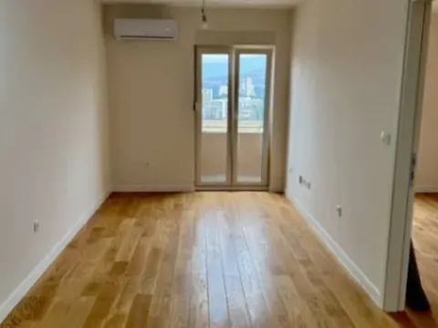 Izdavanje, jednosoban stan, 42m², Central Point, Podgorica - image 3