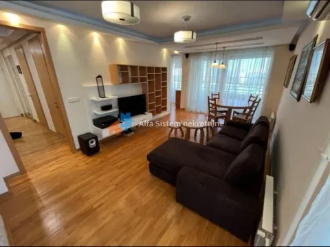 Izdavanje, trosoban stan, 107m², Novi Beograd Blok 67, Novi Beograd Sve Podlokacije