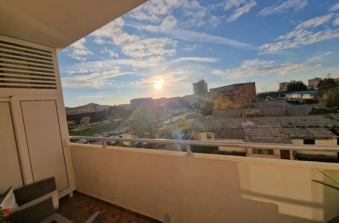 Prodaja, trosoban stan, 73m², Centar, Bar