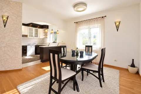 Rent, three bedroom apartment, 120m², City Kvart, Podgorica - image 4