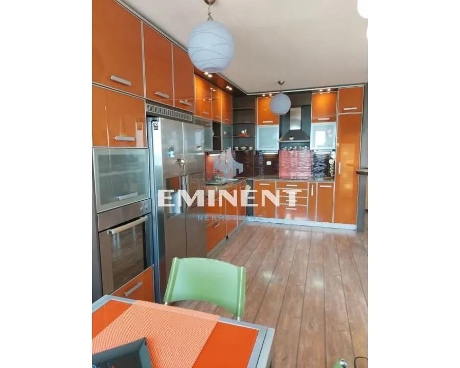 Izdavanje, četvorosoban stan, 115m², Hala Pionir, Palilula Sve Podlokacije