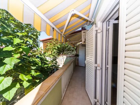 Izdavanje, četvorosoban stan, 150m², Tivat, Crna Gora - image 12