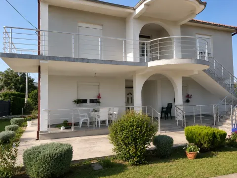 Izdavanje, kuća, 130m², Tološi, Podgorica - image 7
