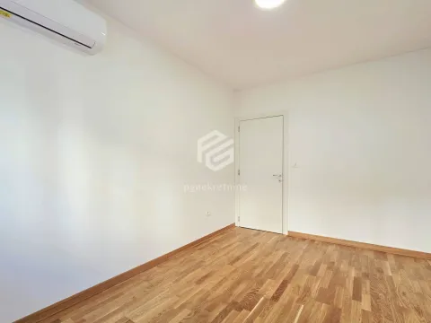 Rent, two bedroom apartment, 64m², City Kej, Podgorica - image 8