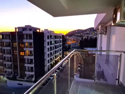 Izdavanje, trosoban stan, 100m², Šušanj, Bar - image 8