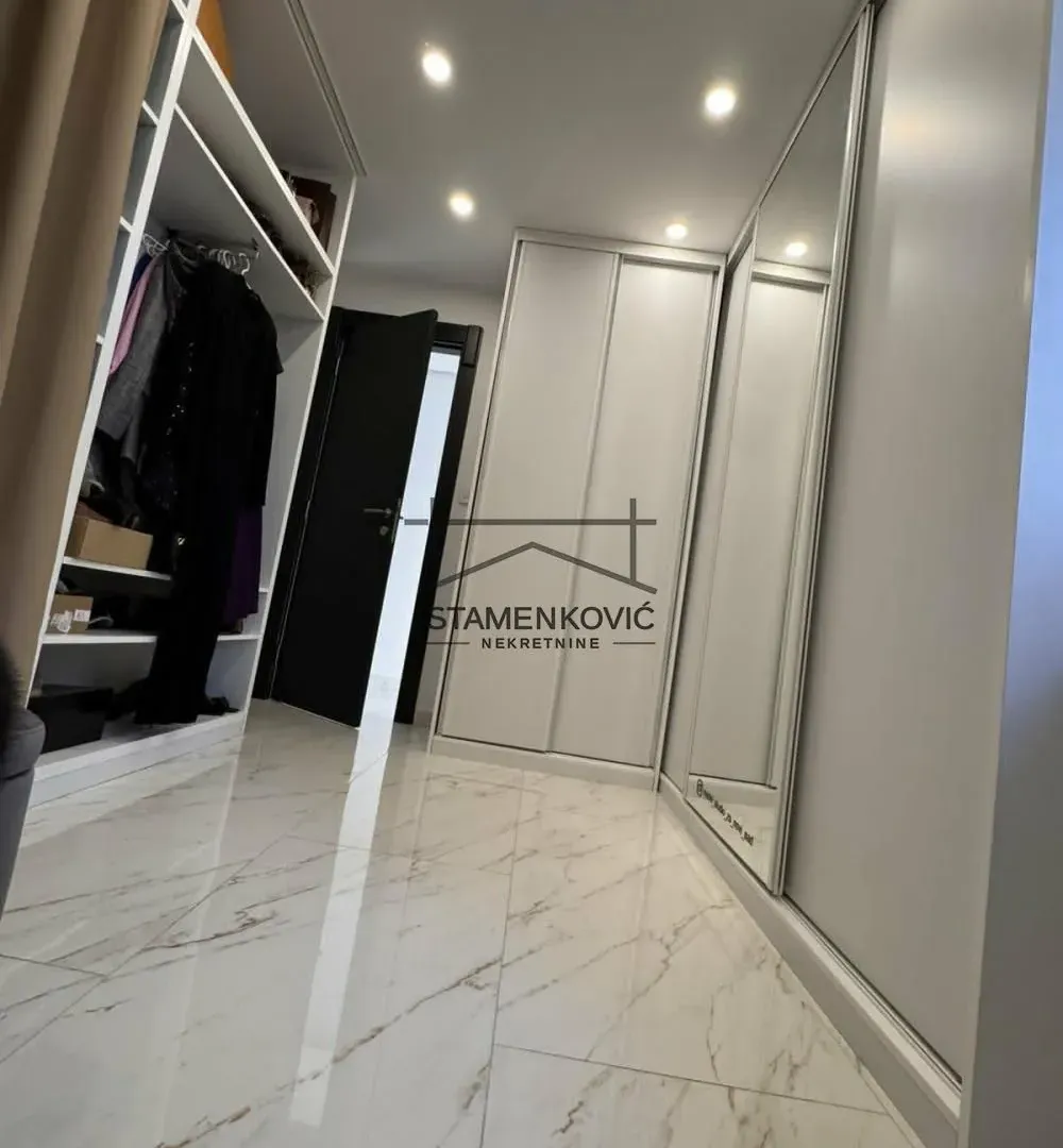 Prodaja, kuća, 230m², Tatarsko brdo, Petrovaradin