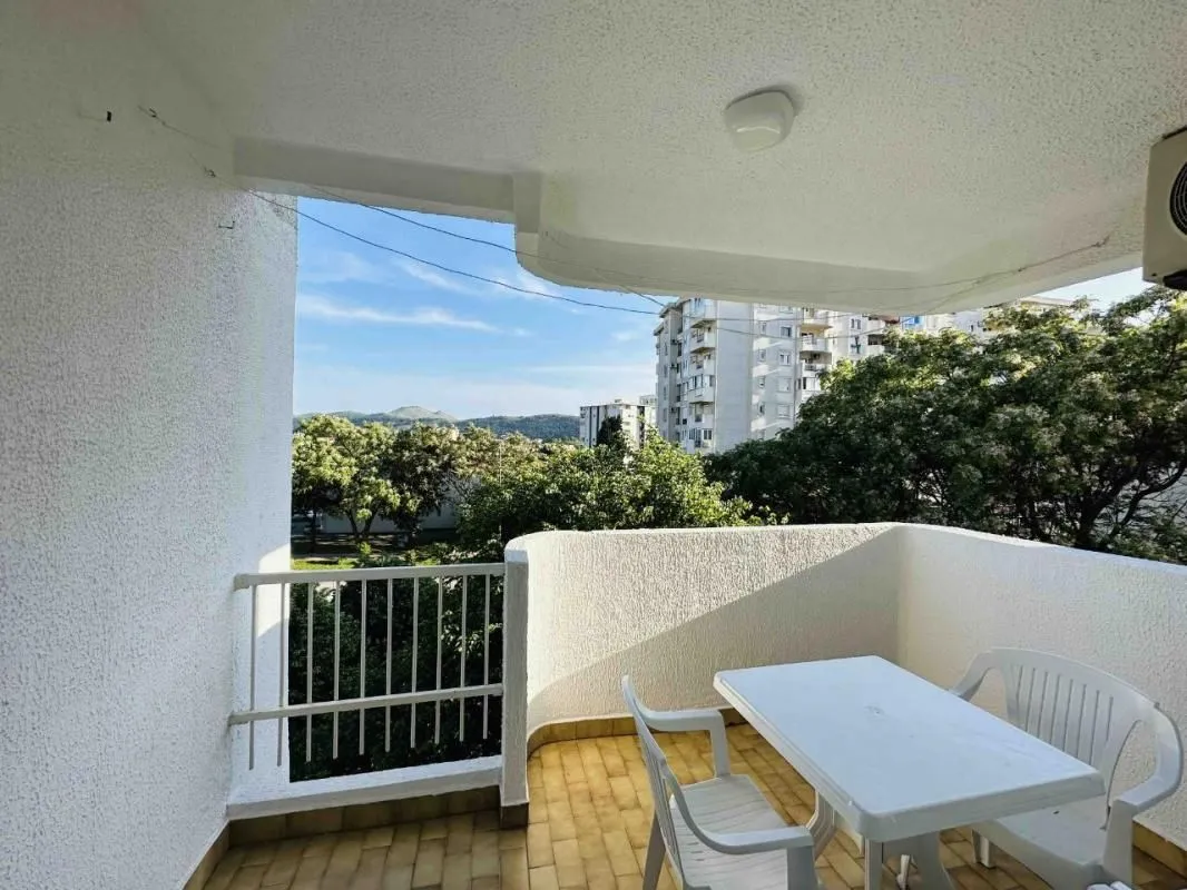 Rent, one bedroom apartment, 60m², Bar, Crna Gora